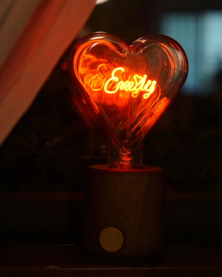 G125 Decorative Light Bulb – Heart-Shaped Rechargeable Edison Bulb with Customized Name, Wedding Gift (2)
