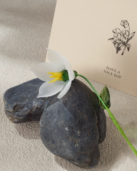 Glass Snow Lotus Sculpture – January Birth Flower “Eyelashes of the Snow Goddess,” Elegant Winter Gift