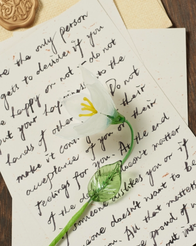 Glass Snow Lotus Sculpture – January Birth Flower “Eyelashes of the Snow Goddess,” Elegant Winter Gift (2) Glass Snow Lotus Sculpture – January Birth Flower “Eyelashes of the Snow Goddess,” Elegant Winter Gift (2)