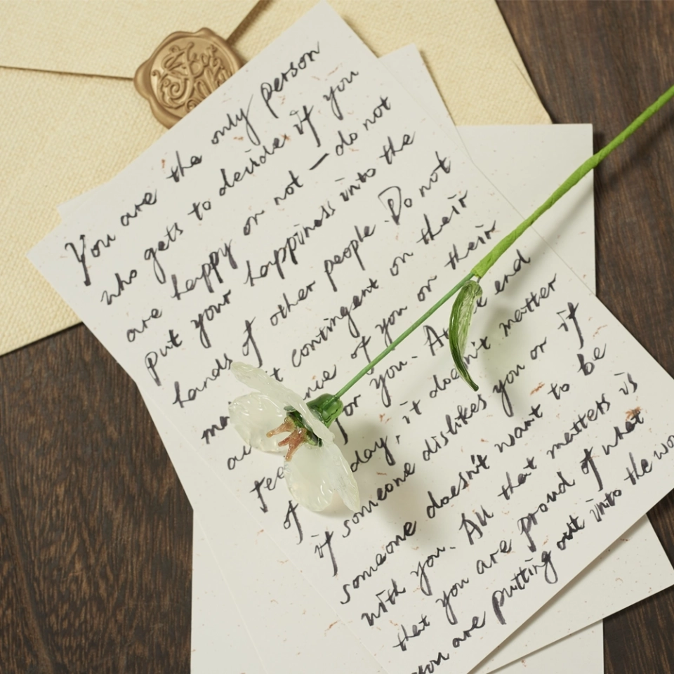 Handmade Glass Ivory White Camellia Flower, Single Stem Keepsake Gift – 10.24 in (2) Handmade Glass Ivory White Camellia Flower, Single Stem Keepsake Gift – 10.24 in (2)