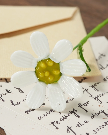 Handmade Glass Daisy – April Birth Month Flower Sculpture, Timeless Birthday Keepsake Gift for Her, Mom, or Friend