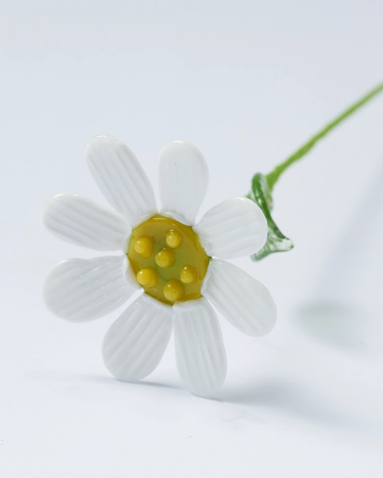 Handmade Glass Daisy – April Birth Month Flower Sculpture, Timeless Birthday Keepsake Gift for Her, Mom, or Friend (2)