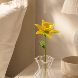 Handmade Glass Yellow Daffodil Flower – Single Stem Floral Gift for Home Decor (7) Handmade Glass Yellow Daffodil Flower – Single Stem Floral Gift for Home Decor (7)