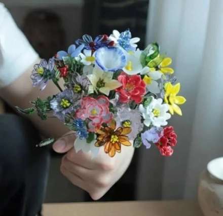 Why Handmade Glass Flowers Are the Perfect Gift – A Look Into One Magical Bouquet